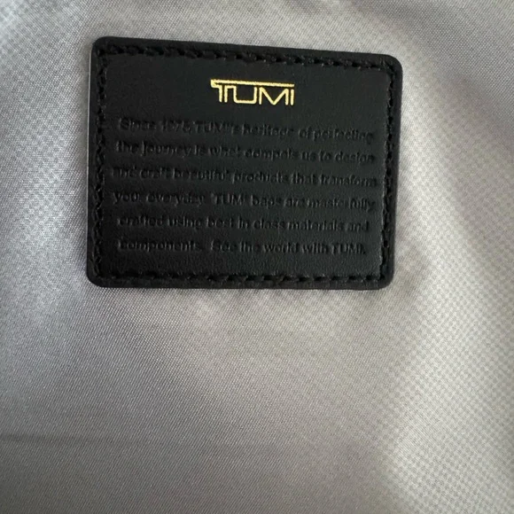 Tumi Voyager Oxford Compact Carry-on. BLACK. Used 5 times like new - Picture 7 of 9